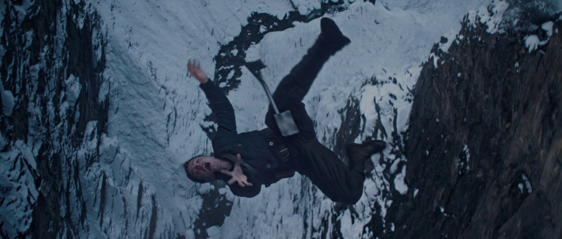 Фото падающего самолета. Человек падает с небоскреба. Девушка падает вниз. Парень падает. Сандро джордано упавшие люди.