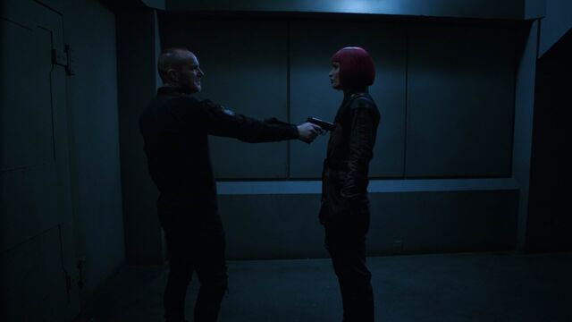File:Sarge empting his gun on Izel.jpg