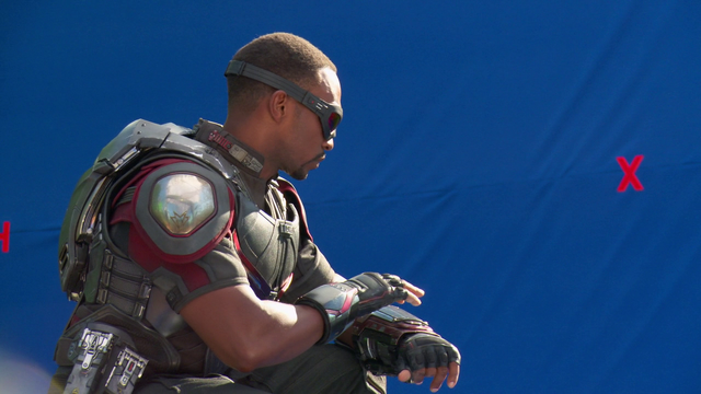 File:Sam Wilson (New Falcon Suit - The Making of CACW).png