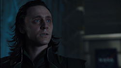 Loki-parlant-à-Nick Furi