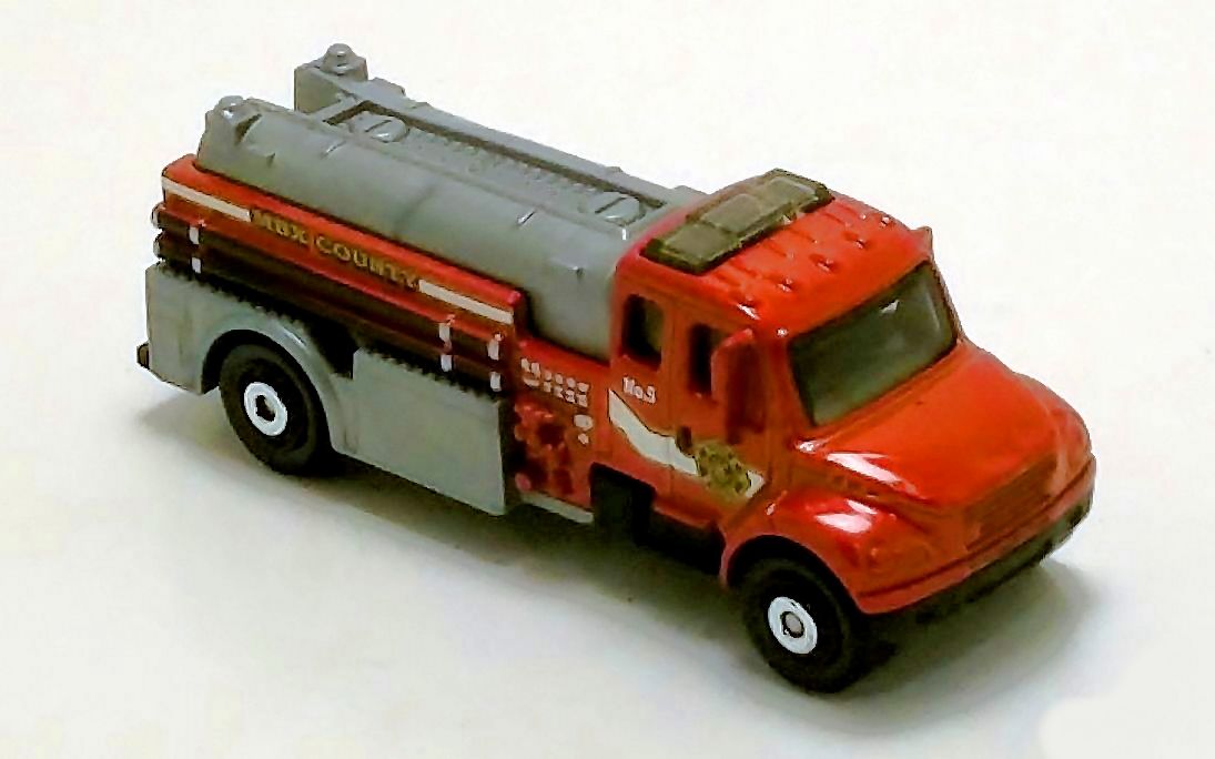 matchbox freightliner m2 106