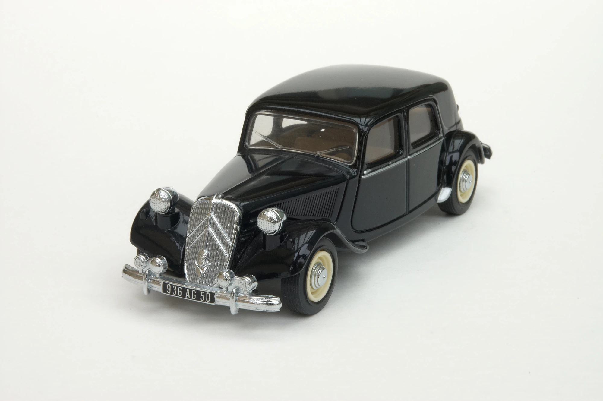 Maisto - Schaal 1/18 - Kavel met Citroën 15CV 6 Cyl 1952 en - Catawiki