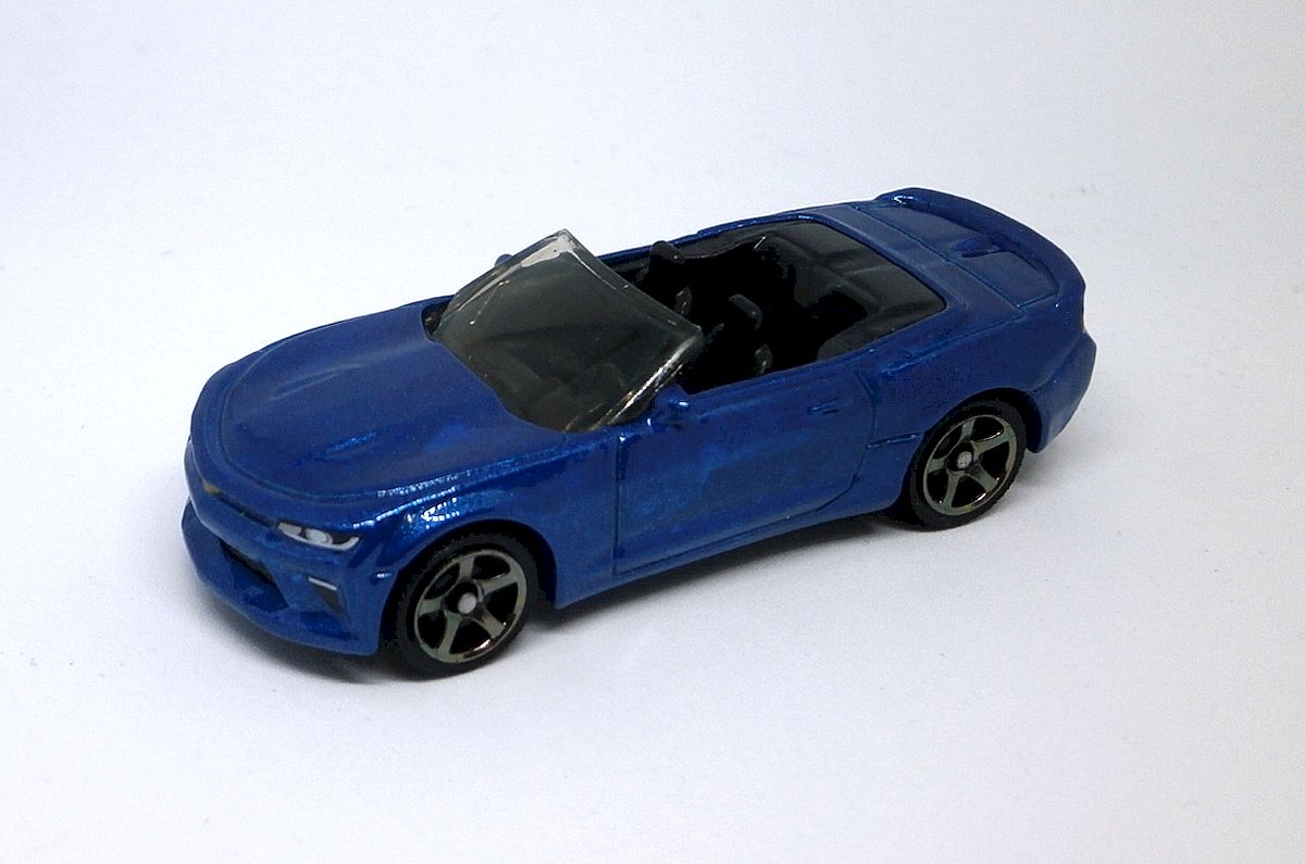 Matchbox 2018 MBX Road Trip 9//35-16 Chevy Camaro Convertible Blue