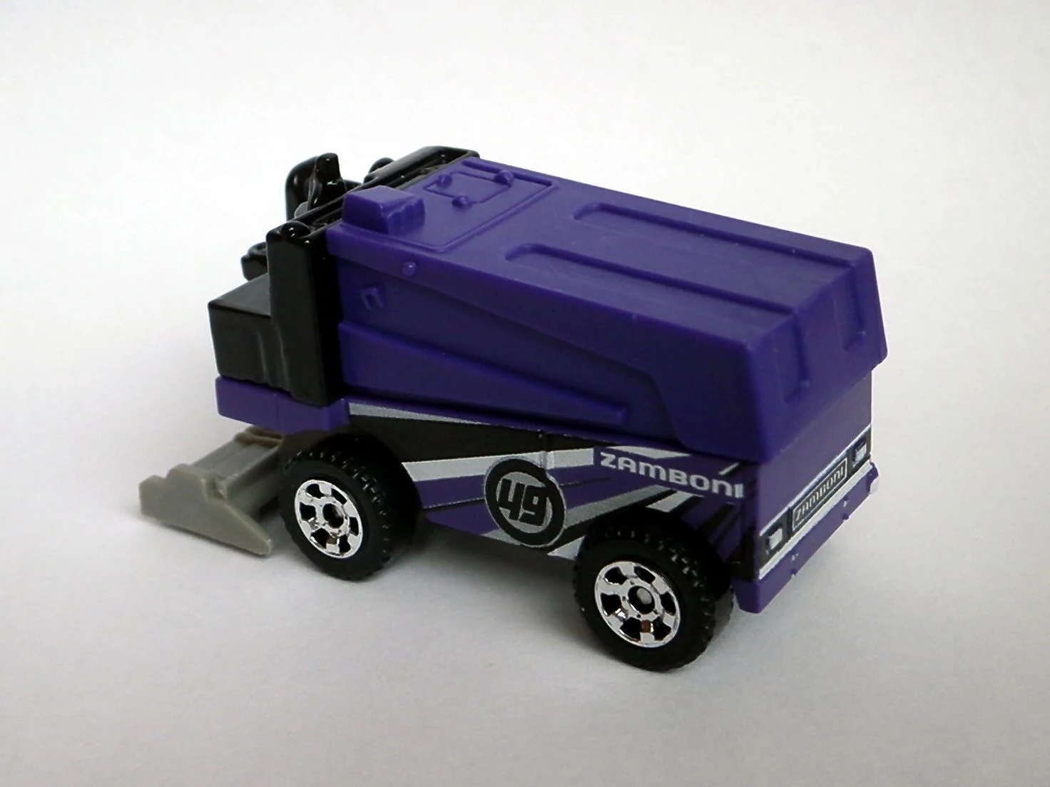 Image Zamboni Ice Resurfacing Machine (2017).jpg Matchbox Cars Wiki