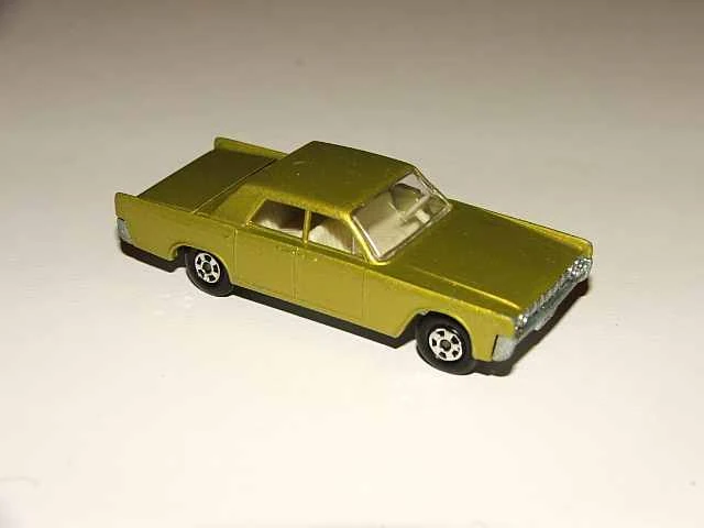 MATCHBOX Superfast , Lincoln Continental , Numéro 28 , Boîte D Or