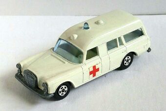 matchbox binz ambulance