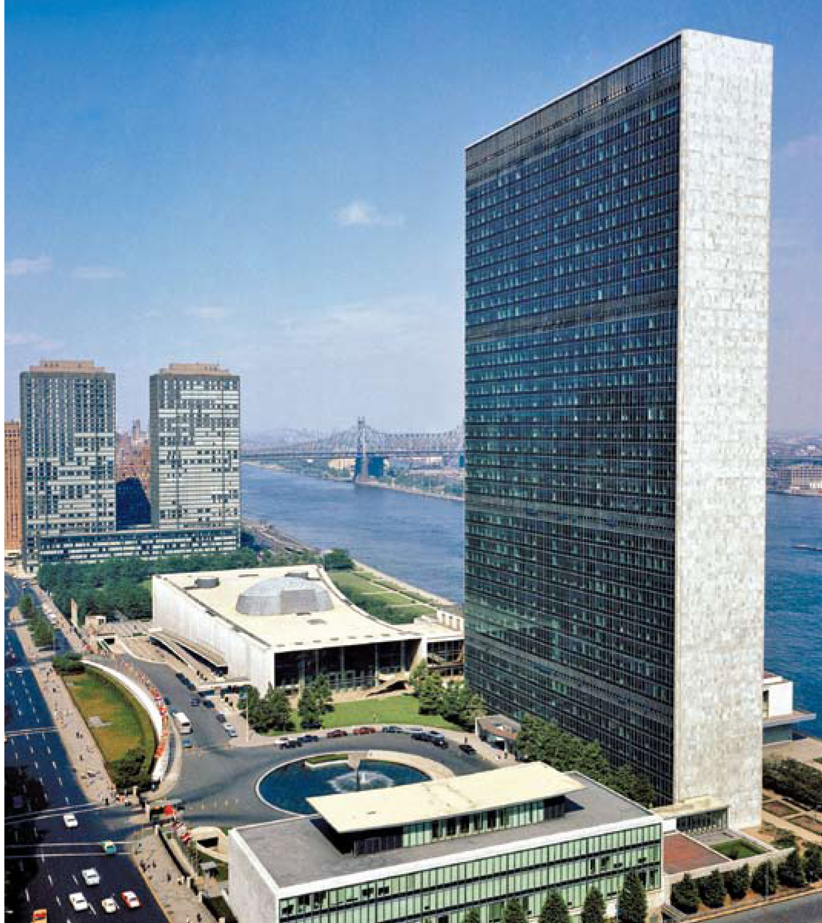 Город штаб квартиры оон. Штаб-квартира ООН В Нью-Йорке. Здание штаб-квартиры ООН В Нью-Йорке. Центральные учреждения ООН В Нью-Йорке. Секретариат ООН здание.