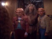Grilka versucht, Quark aufzuhalten