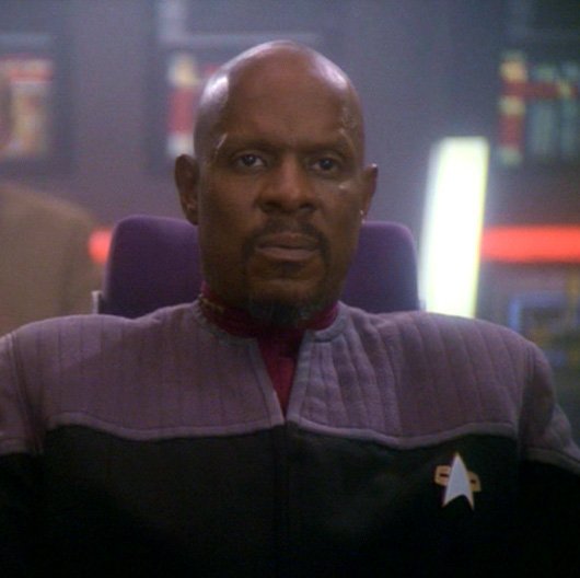 https://vignette.wikia.nocookie.net/memoryalpha/images/3/30/Benjamin_Sisko%2C_2375.jpg/revision/latest?cb=20160406235406&path-prefix=en