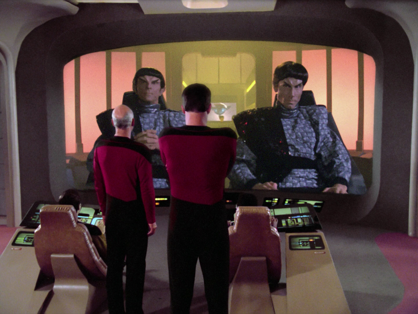 IMAGE(https://vignette.wikia.nocookie.net/memoryalpha/images/5/58/Romulans_on_viewscreen.jpg/revision/latest?cb=20120726004136&path-prefix=en)