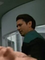 Besatzungsmitglied der USS Voyager auf der Krankenstation 2372