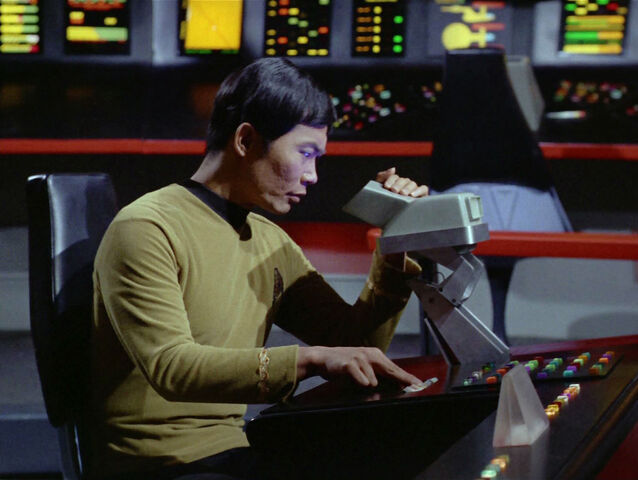 File:Constitution helm console with viewer.jpg