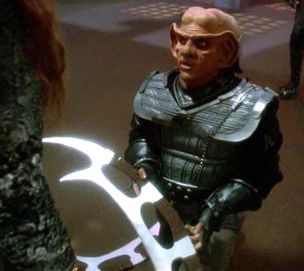 Future vs. Past: Can a Bat'leth Defeat a Longsword? 