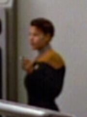 Besatzungsmitglied der USS Voyager im Kasino 2372