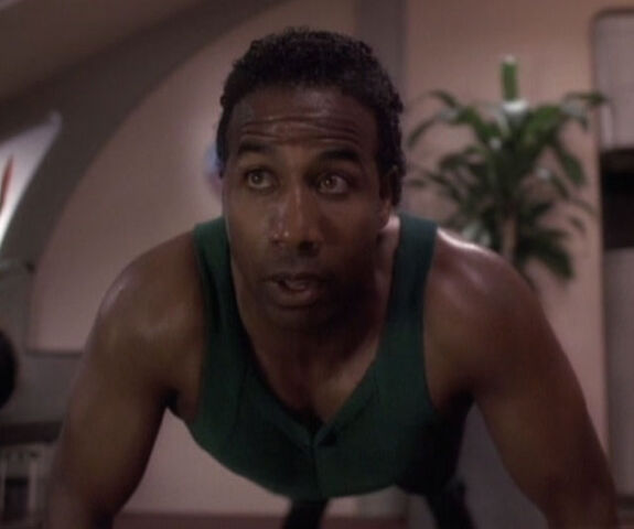 File:Reel doing push-ups.jpg