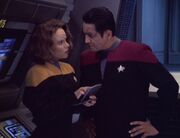 Chakotay befiehlt Torres die Voyager zu sabotieren