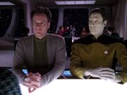 Data und Q im Zehn Vorne