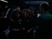 Janeway evakuiert die Crew