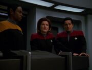 Janeway hört das Ultimatum von Verin