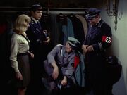 McCoy hat Probleme mit seiner Uniform