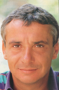 Sardou souriant