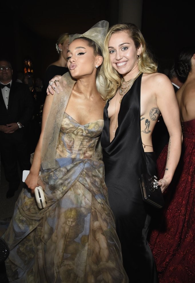 ariana grande und miley cyrus nude