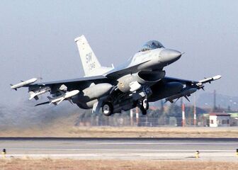 800px-F-16 CJ Fighting Falcon