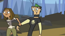 Courtney drags Duncan