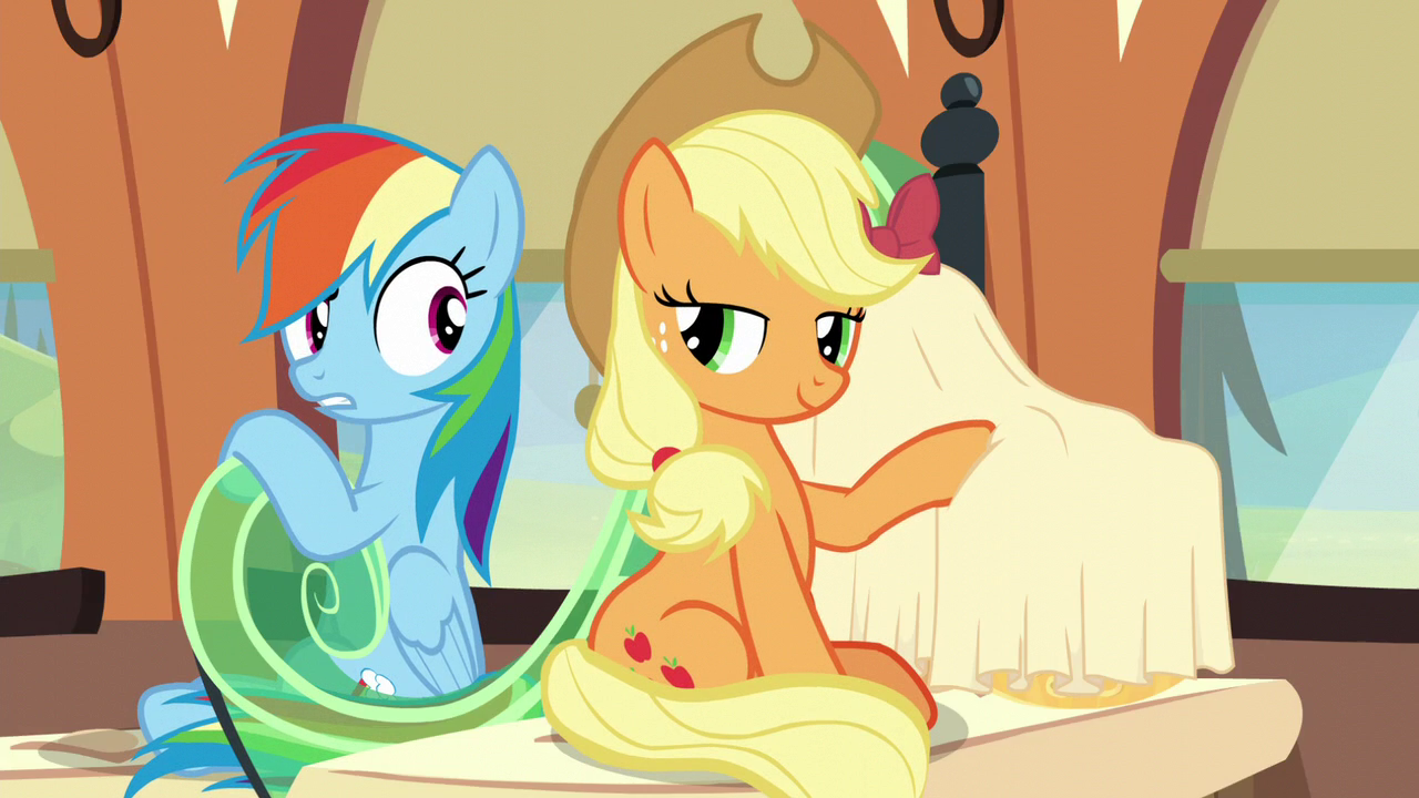 my little pony applejack and rainbow dash kiss