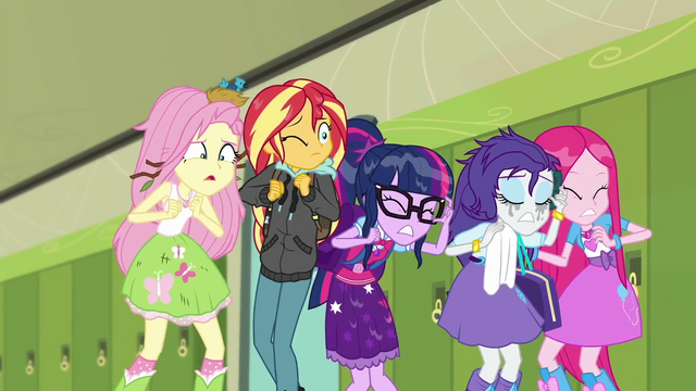 File:Main five watching Rainbow Dash crash SS6.png