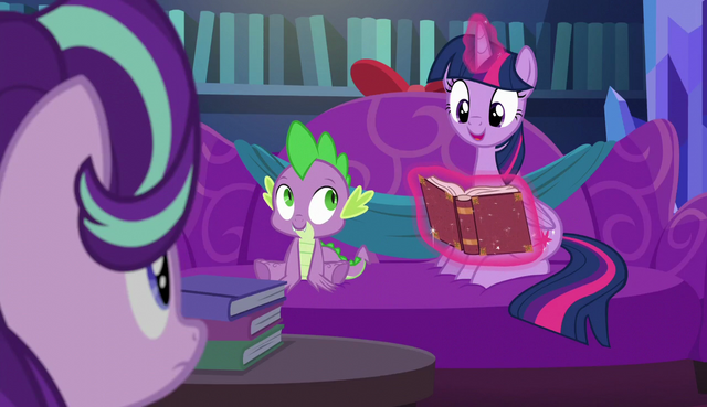 File:Twilight starts reading the story S6E8.png