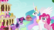 Twilight giving Celestia cake 4