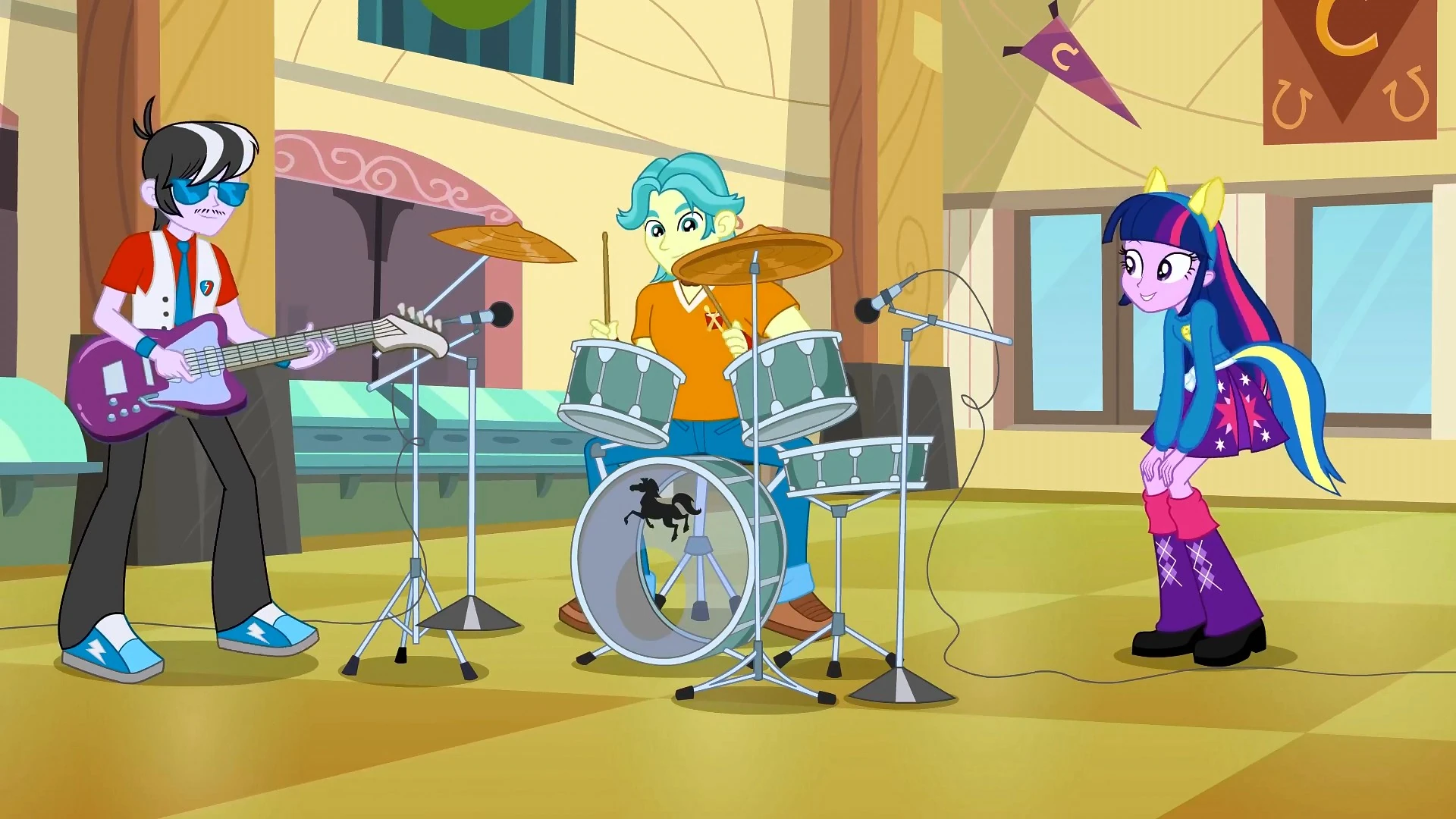 Песни из эквестрия герлз. Эквестрия герлз 2. Пони эквестрии. Трикси девушка эквестрии радужный рок. Песни из эквестрия герлз.