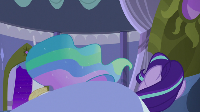 File:Princess Celestia returning to the balcony S7E10.png