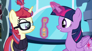 Twilight giving Moon Dancer the tower key S5E12