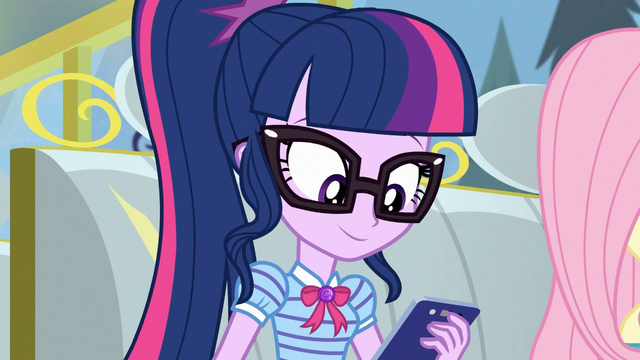 File:Twilight Sparkle looking at her phone EGDS12.png
