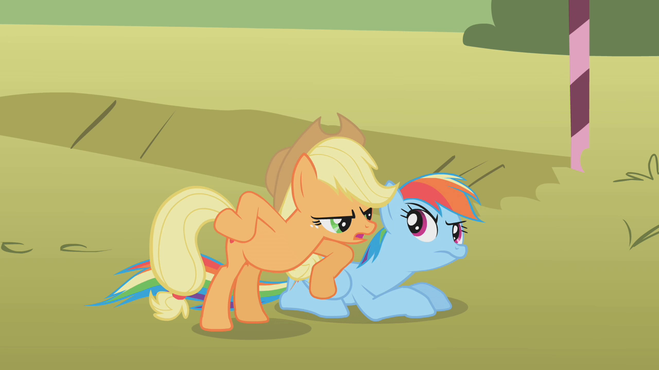 my little pony rainbow dash and applejack kiss