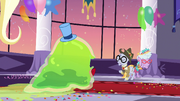 Smooze approaches Mr. Waddle and Chelsea Porcelain S5E7