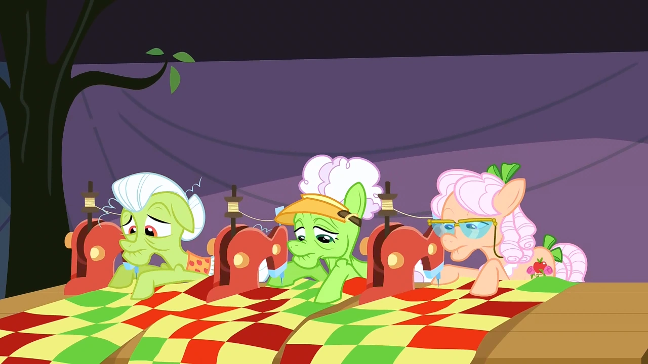 Imagem Applesauce, Apple Rose, and Granny Smith sewing S3E8.png My