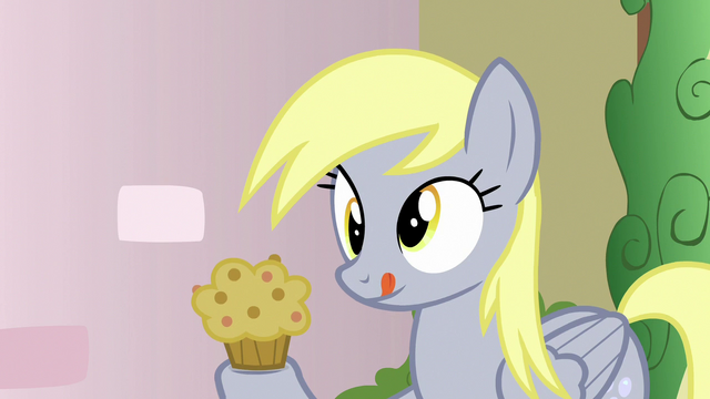 File:Derpy holding a muffin S7E15.png