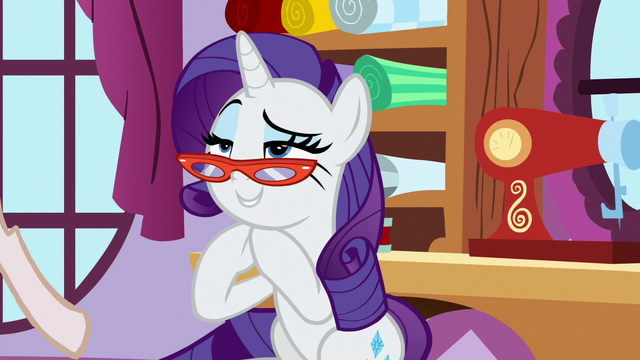 File:Rarity gives Yona undivided attention S9E7.png
