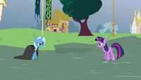 Twilight and Trixie about to duel S3E05
