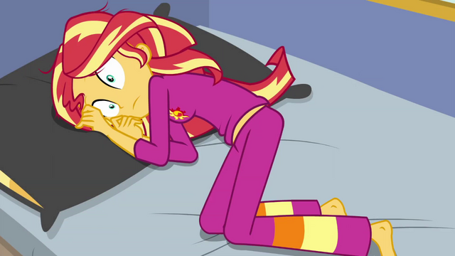 File:Sunset Shimmer suddenly blanketless CYOE11a.png