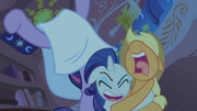Rarity and Applejack scared S01E08