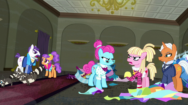 File:Ponies arguing angrily in the boutique S6E9.png