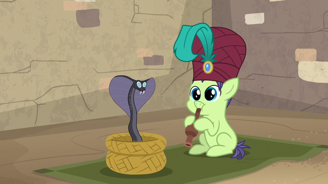 File:Green camper colt charming a snake S7E21.png