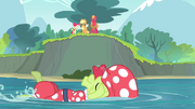 The Apple siblings see Granny Smith swimming S4E20