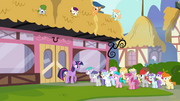 S04E15 Twilight widzi tłum małych kucyków