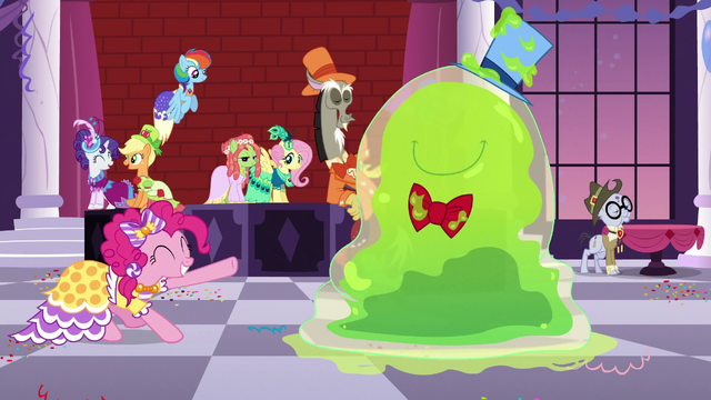 File:Pinkie Pie and the Smooze dancing S5E7.png