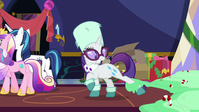 File:Rarity with her leg caught by pudding MLPBGE.png